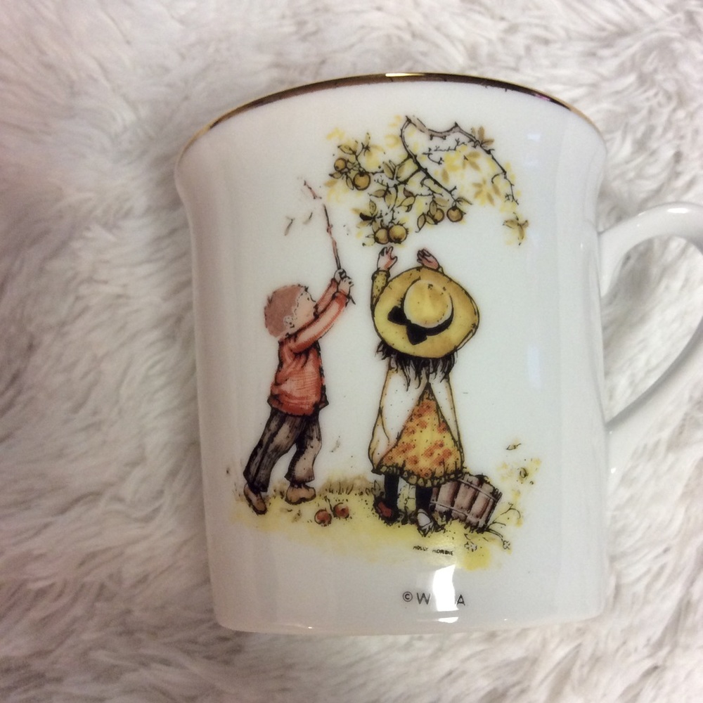 Table Talk Holly Hobbie “Be a friend” Gold Rim Mug